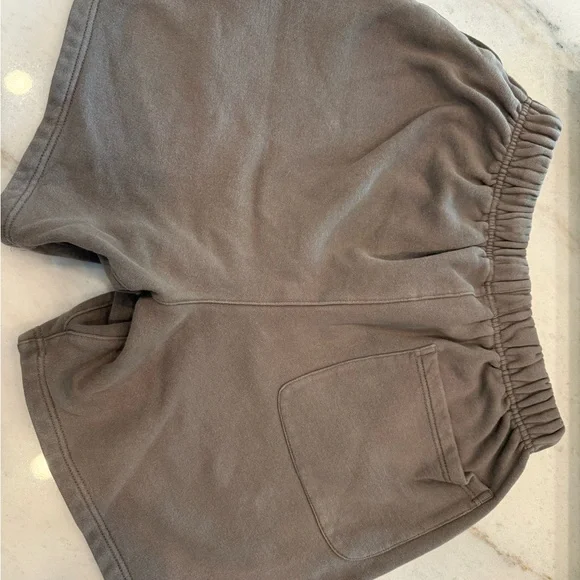 Fear of God Essentials Gray Fleece Shorts - Picture 2 of 5